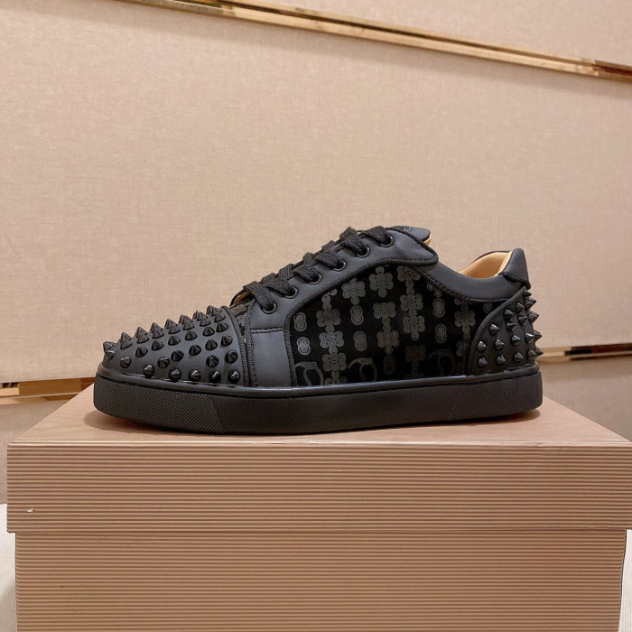 Ch**an louboutin l**is junior spikes