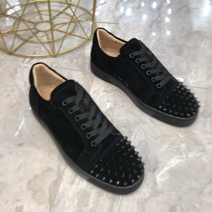 Ch**an louboutin l**is junior spikes