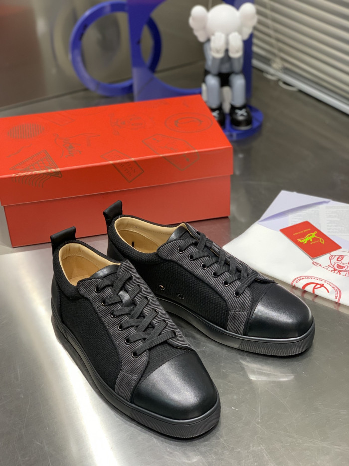 Ch**an louboutin l**is junior spikes