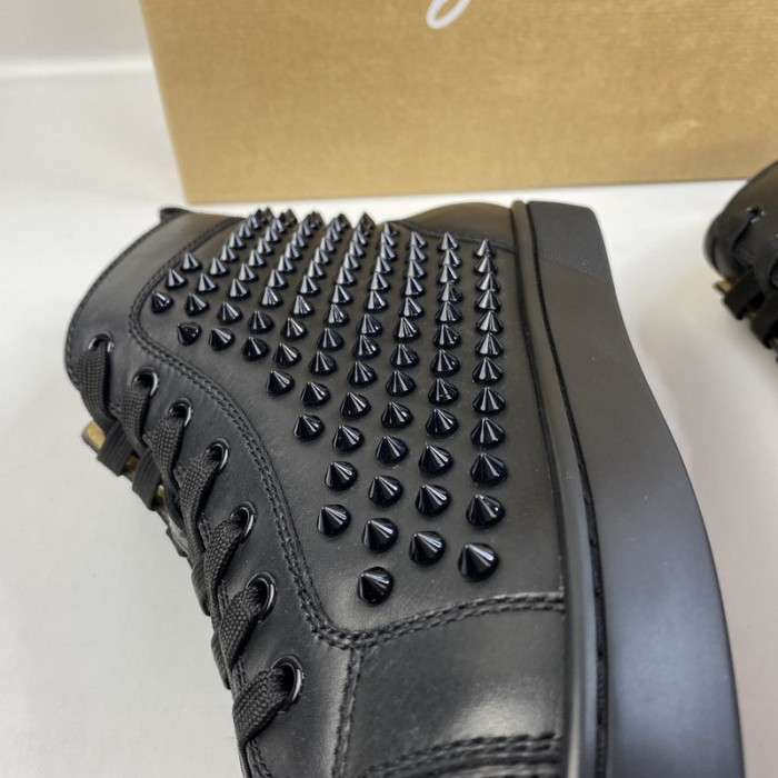Ch**an louboutin l**is junior spikes