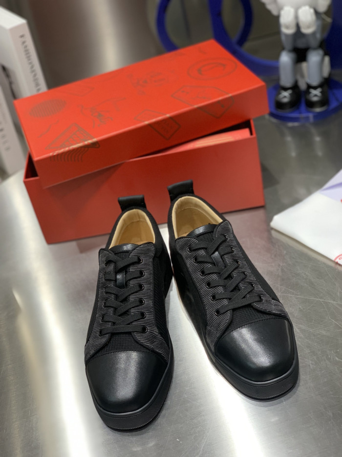 Ch**an louboutin l**is junior spikes