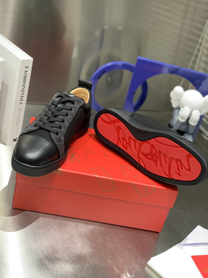 Ch**an louboutin l**is junior spikes